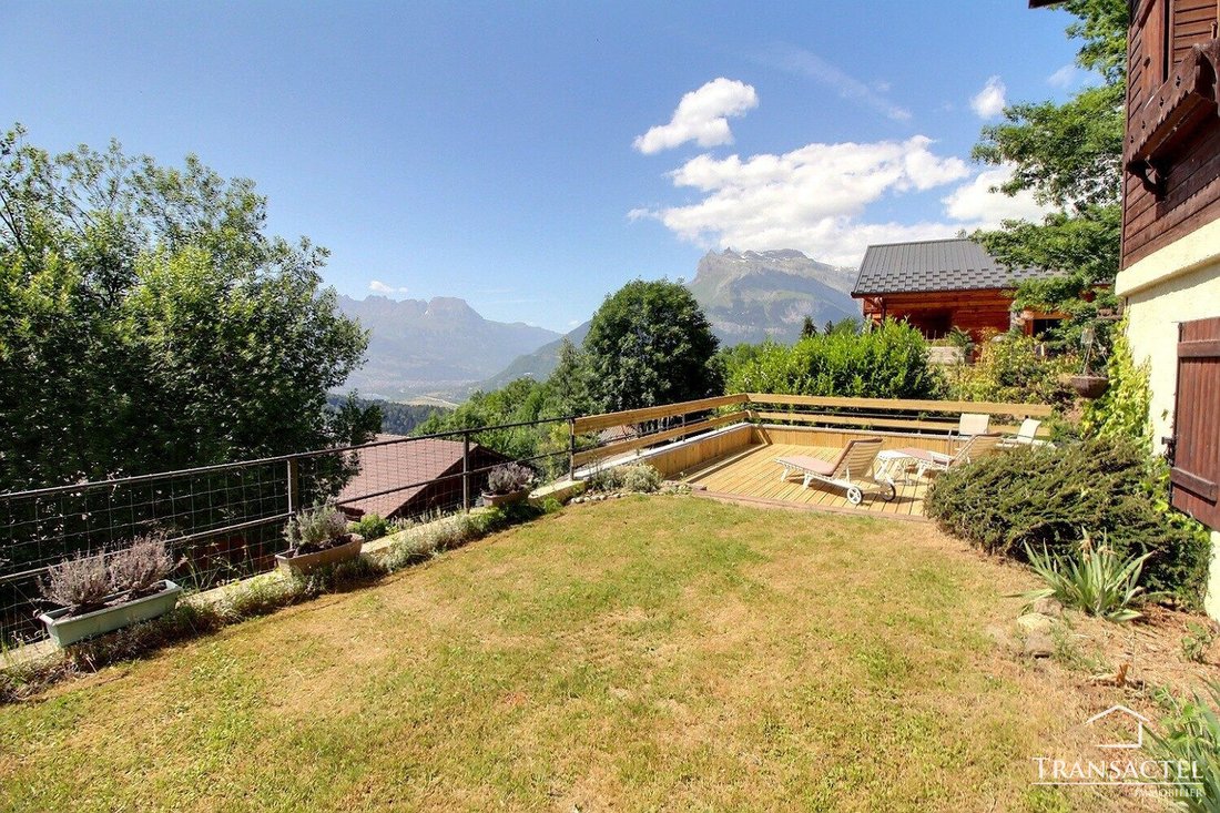 Chalet in Saint-Gervais-les-Bains, Auvergne-Rhône-Alpes, France 3 - 18008514
