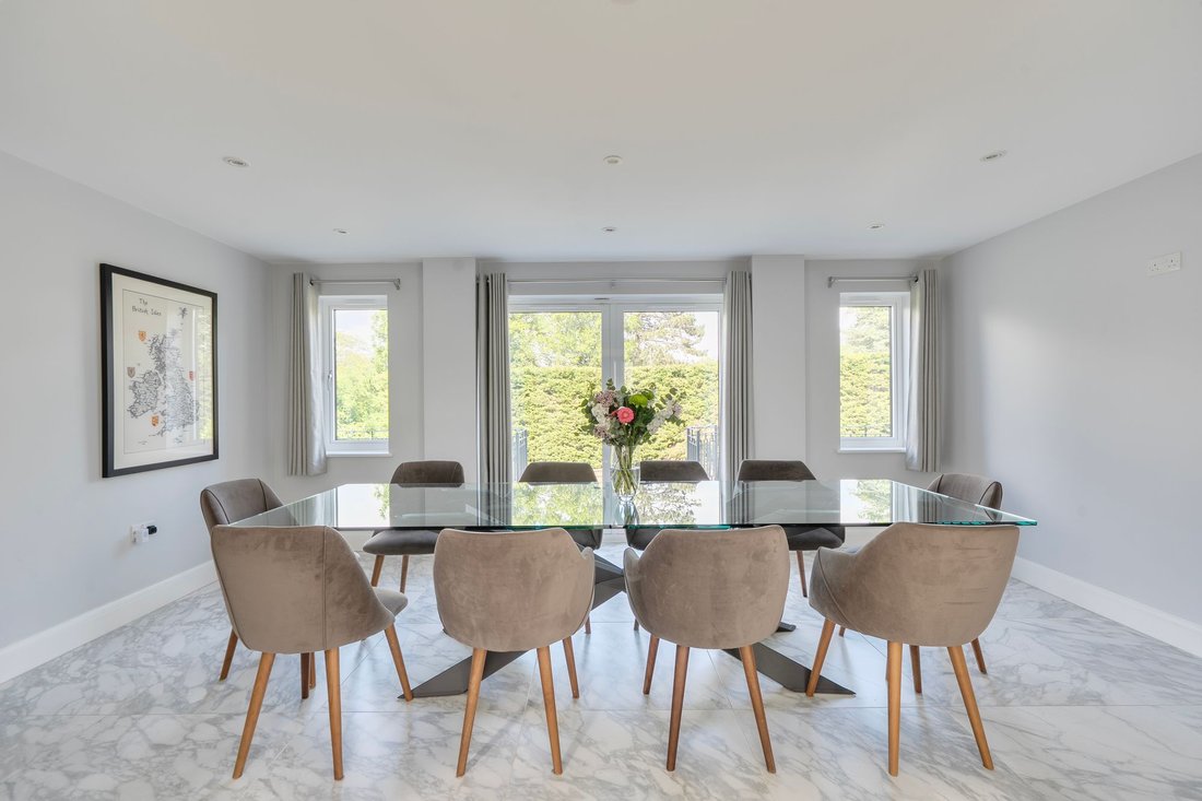 House in Woldingham, England 3 - 18187084