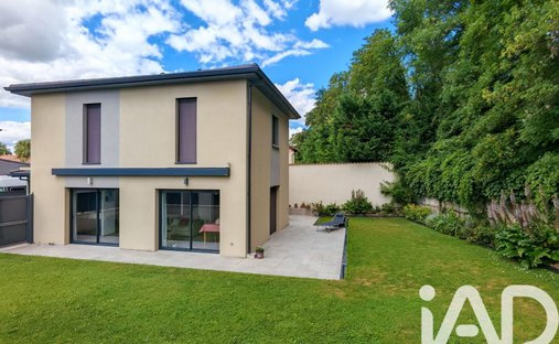 Casa en Centro Bourg, Neuville-sur-Saône, Francia 1