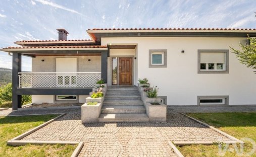 Azienda agricola a Sezures, Distretto di Viseu, Portogallo 1