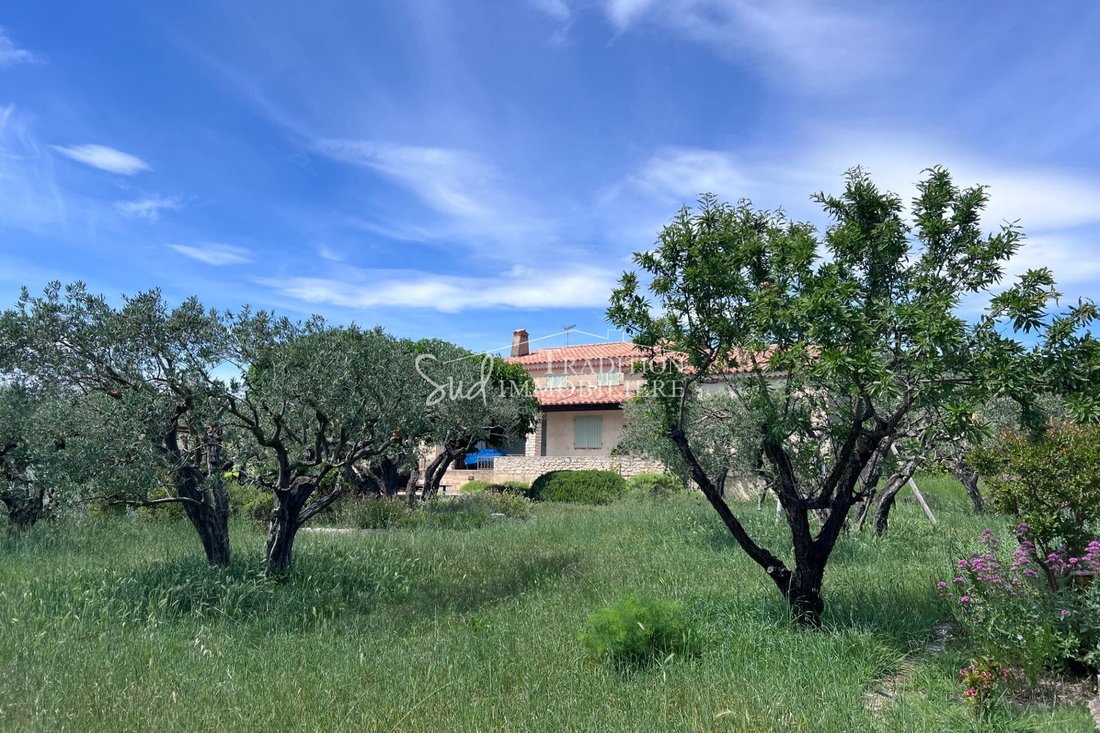 Villa in Paradou, Provence-Alpes-Côte d'Azur, France 1 - 18187210