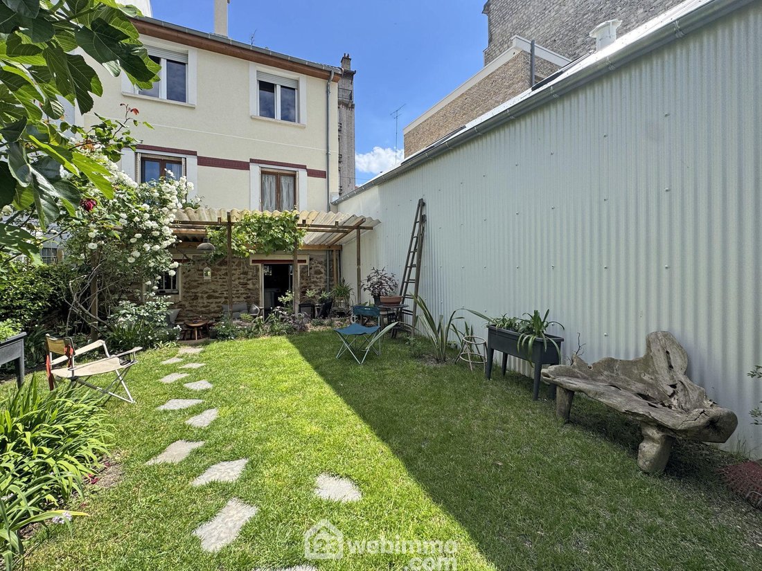 House in Arrondissement of Bobigny, Ile-de-France, France 1 - 18187506
