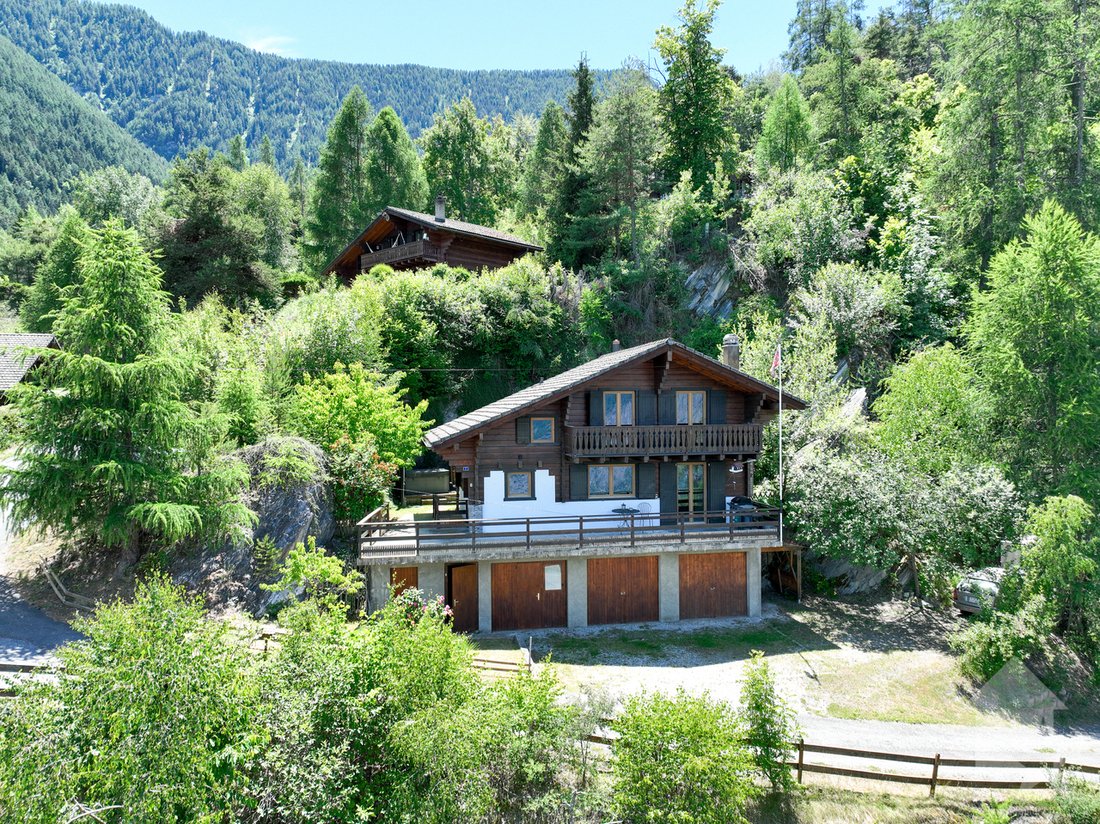 A Beautiful, Charming Chalet Located In The Mountain Pastures Of Saxon