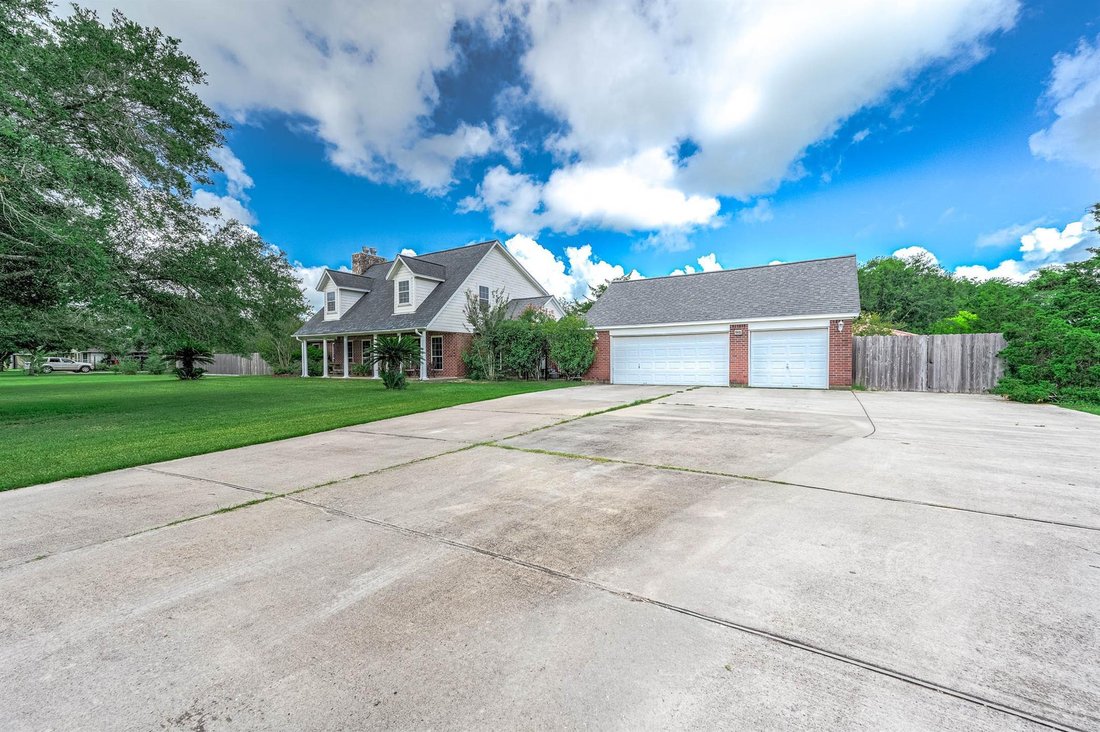 House in Alvin, Texas, United States 3 - 18186878