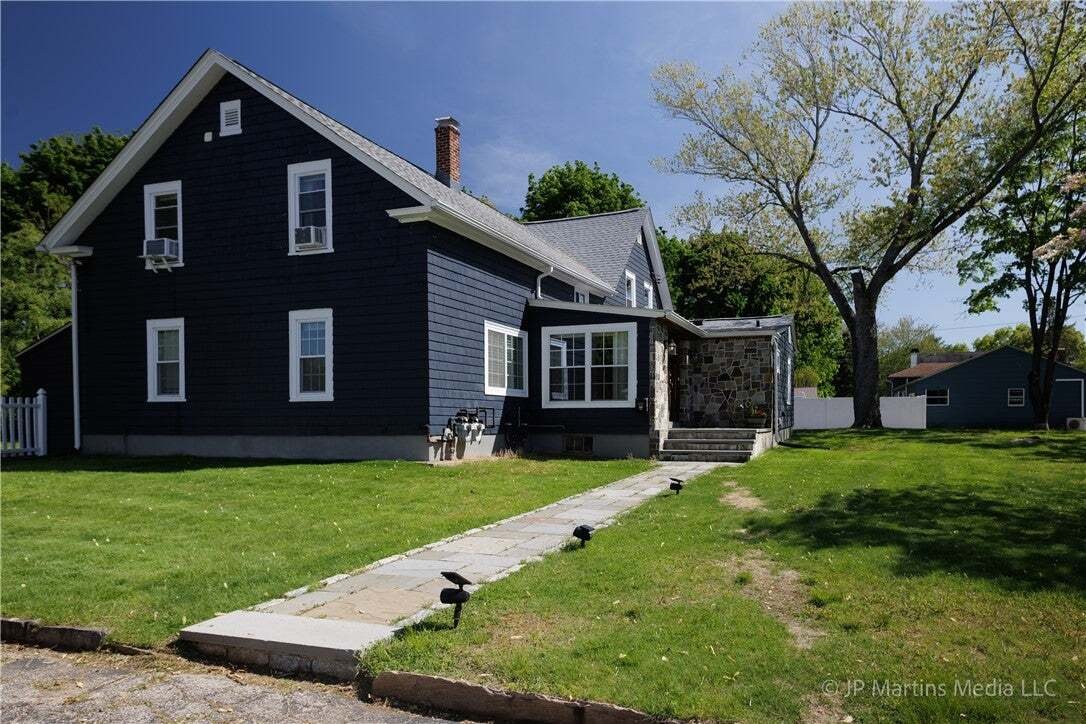 House in Warwick, Rhode Island, United States 3 - 18188076