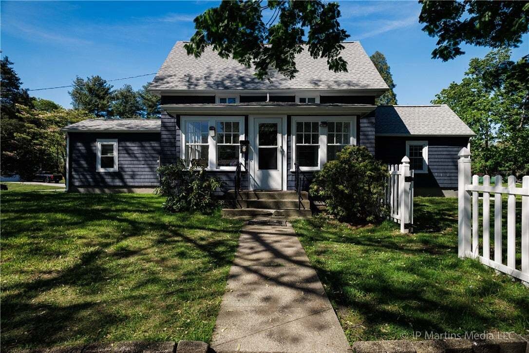 House in Warwick, Rhode Island, United States 2 - 18188076