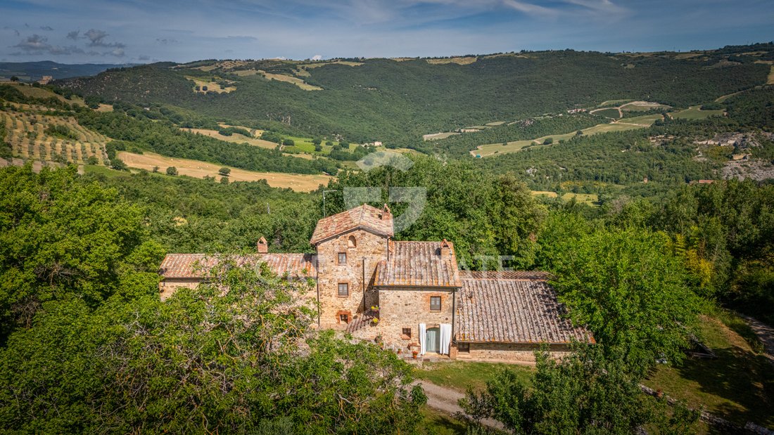 Estate in Castiglione d'Orcia, Tuscany, Italy 1 - 18193997