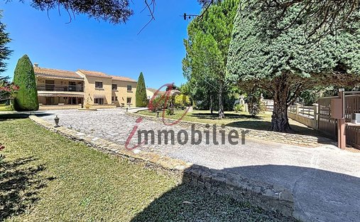 House in Exterieur, Bedarrides, France 1