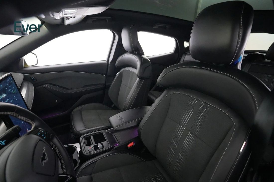 Suv in San Francisco, CA, United States 4 - 18087760