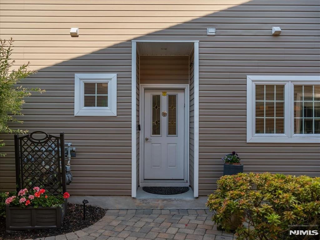 Condo in Spring Valley, New York, United States 4 - 18052126