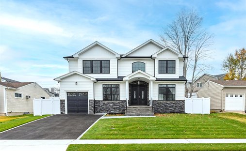 House in Bethpage, New York, United States 1