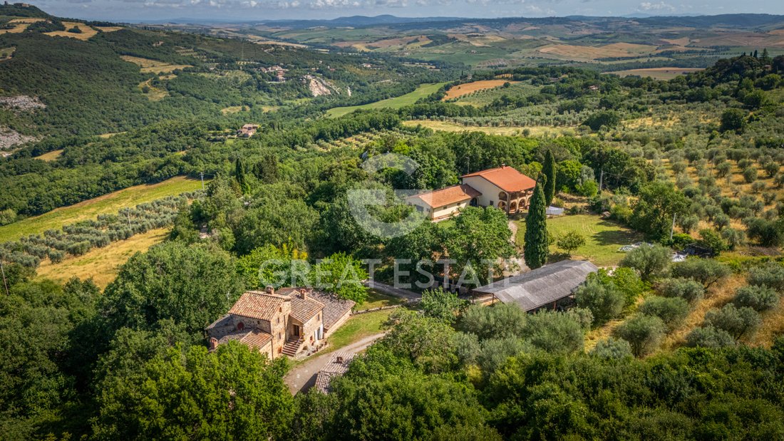 Estate in Castiglione d'Orcia, Tuscany, Italy 4 - 18193997