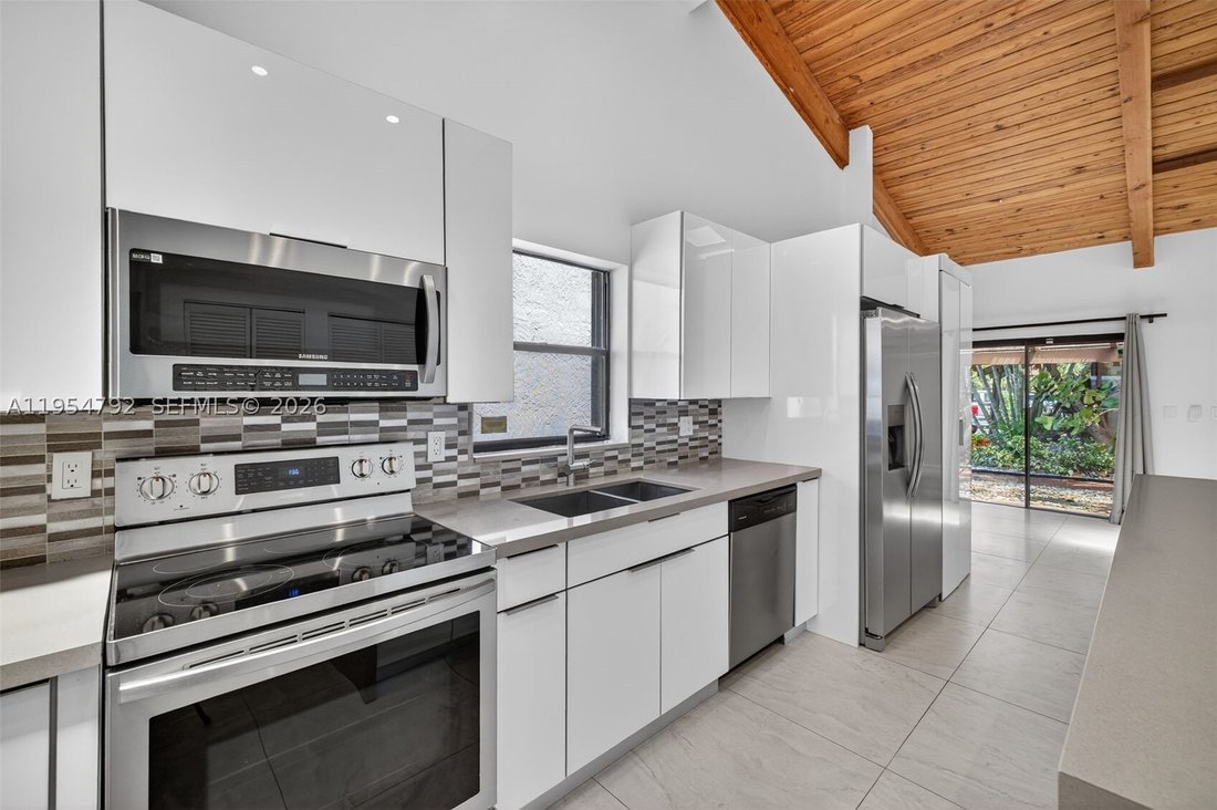 House in Hallandale Beach, Florida, United States 2 - 17257028