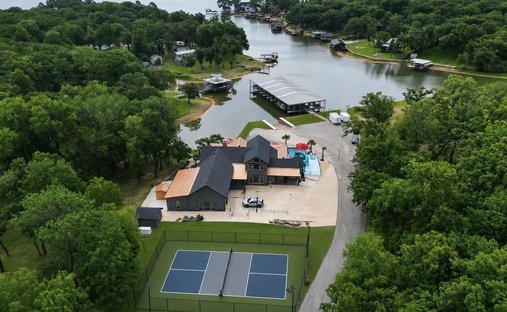House in Gun Barrel City, Texas, United States 1