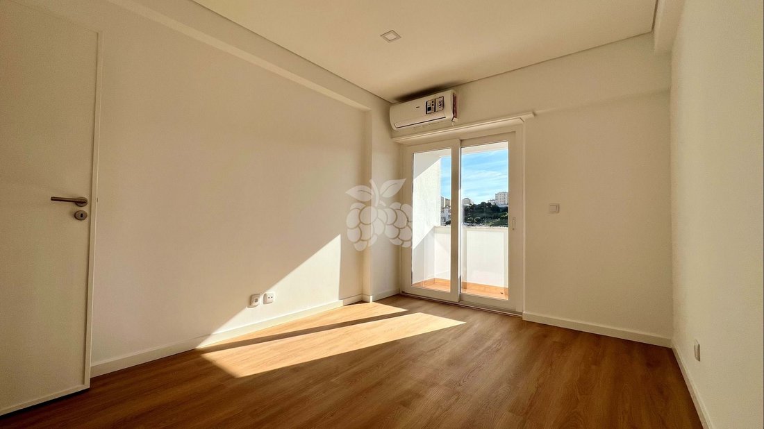 Apartment in Belas, Lisbon, Portugal 5 - 18190752
