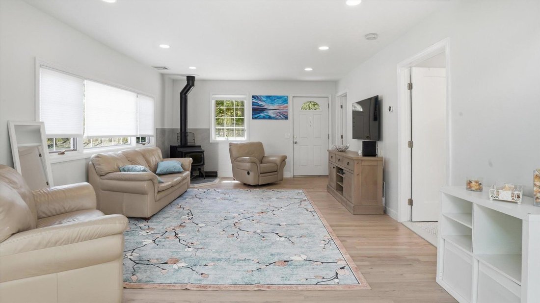 Hampton Bays, New York, United States 4 - 18190243