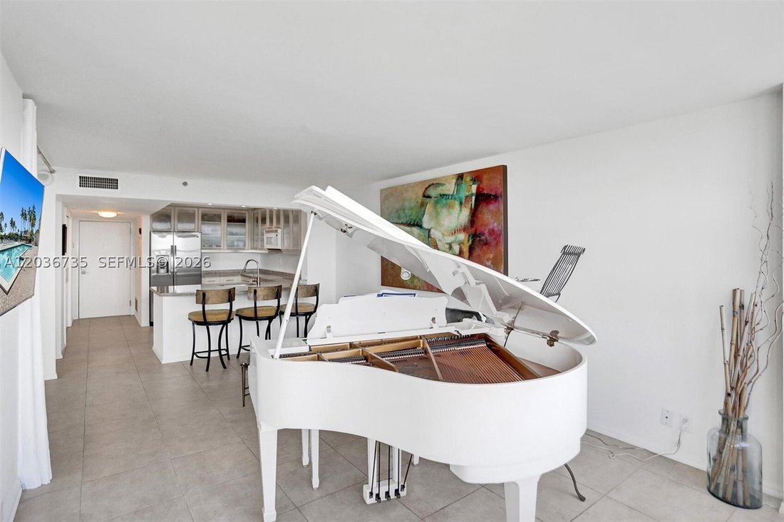 Condo in Miami Beach, Florida, United States 5 - 18188856