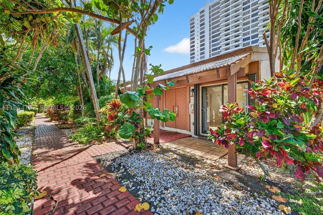 House in Hallandale Beach, Florida, United States 1 - 17257028