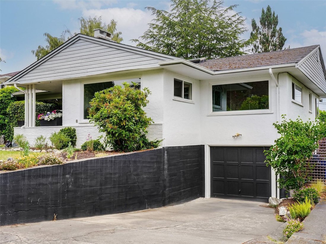 House in Oak Bay, British Columbia, Canada 1 - 18194386