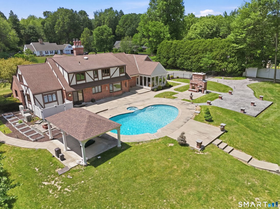 House in Suffield, Connecticut, United States 2 - 18193158
