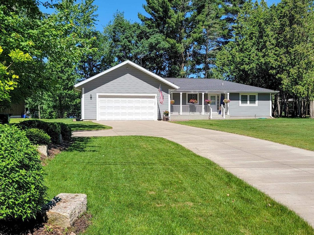 House in Waupaca, Wisconsin, United States 3 - 18193390