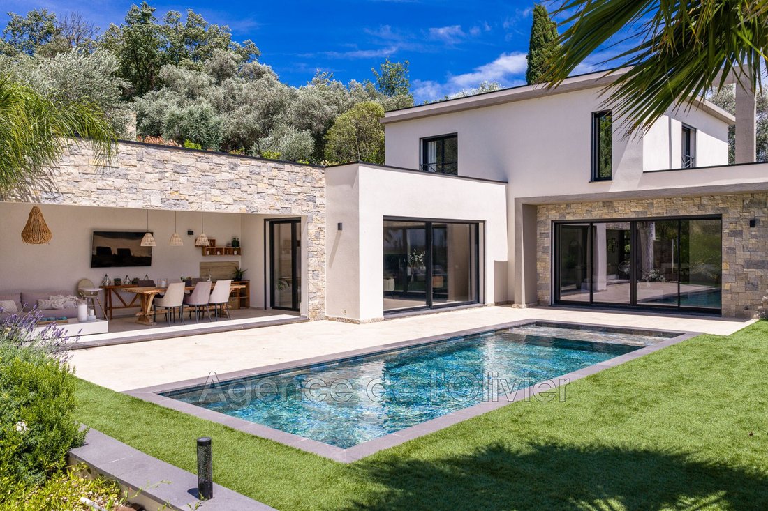 Villa in Le Rouret, Provence-Alpes-Côte d'Azur, France 1 - 18189287