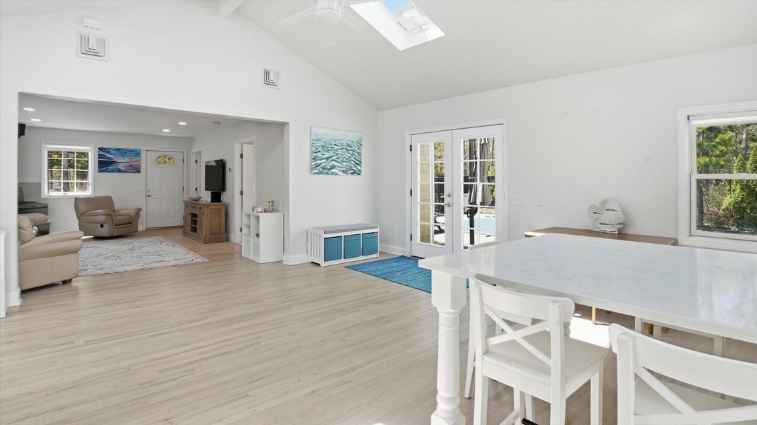 Hampton Bays, New York, United States 5 - 18190243