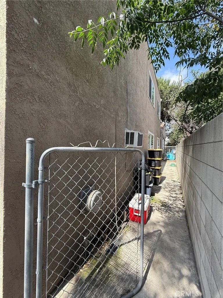 Los Angeles, California, United States 4 - 18189044