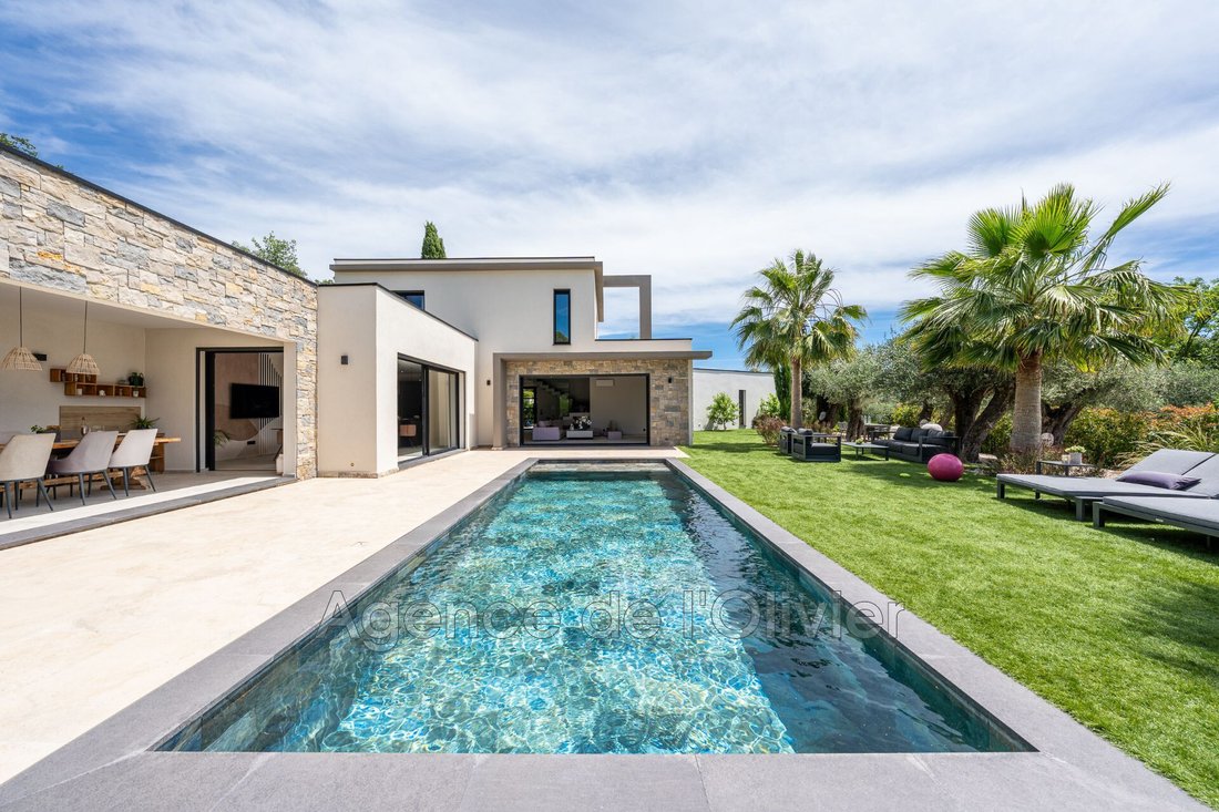 Villa in Le Rouret, Provence-Alpes-Côte d'Azur, France 2 - 18189287