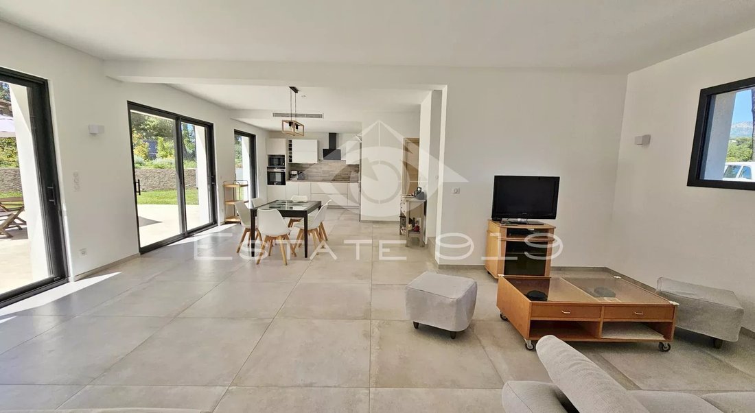 Villa in Nord, Roquefort-les-Pins, France 5 - 18190398