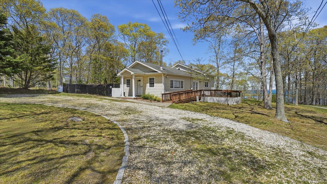 Hampton Bays, New York, United States 2 - 18190243