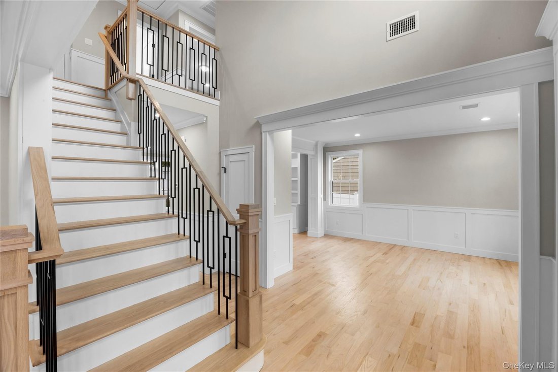 House in Bethpage, New York, United States 5 - 18188626