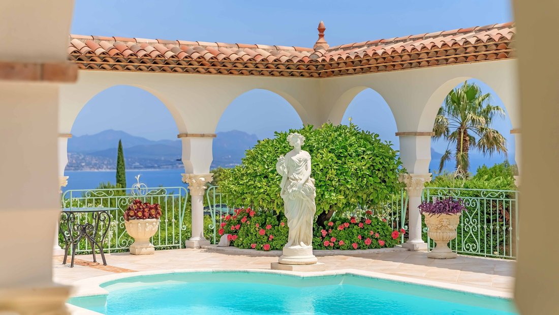 House in Frejus, Provence-Alpes-Côte d'Azur, France 1 - 18193965