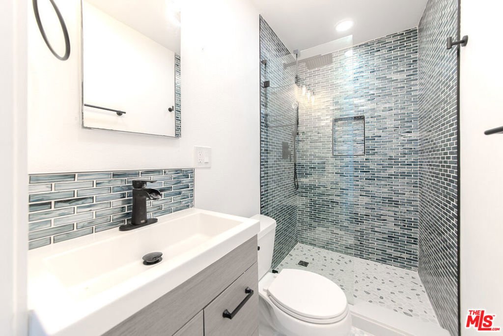 Los Angeles, California, United States 4 - 18193355