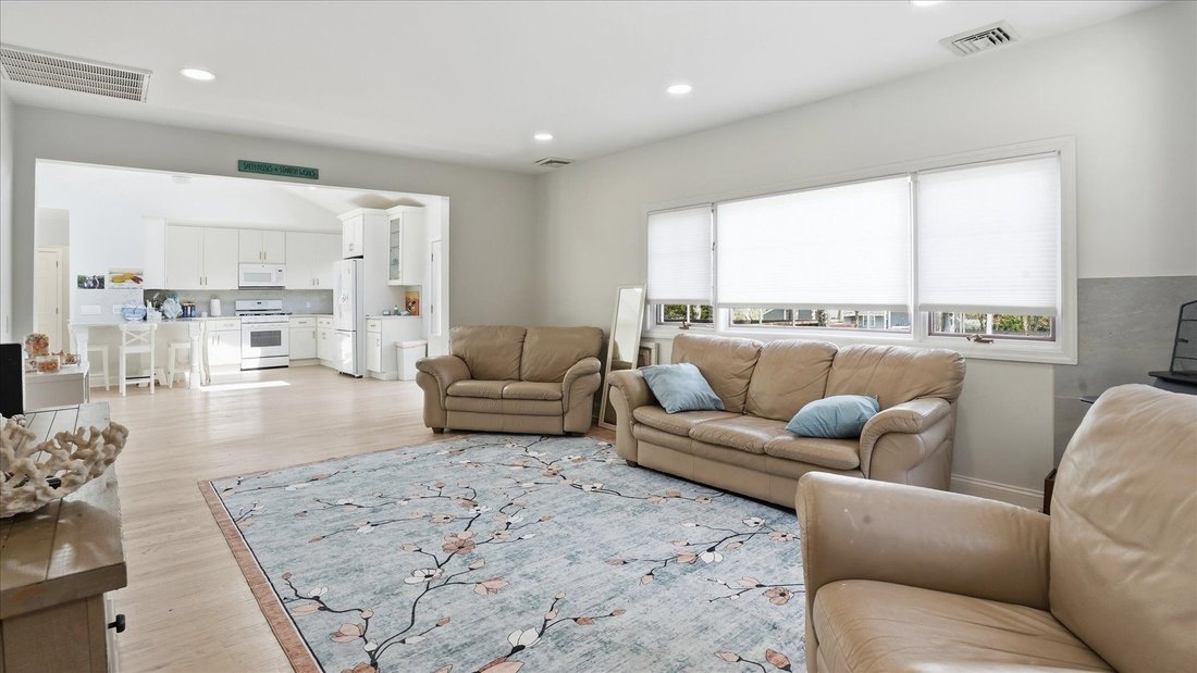 Hampton Bays, New York, United States 3 - 18190243