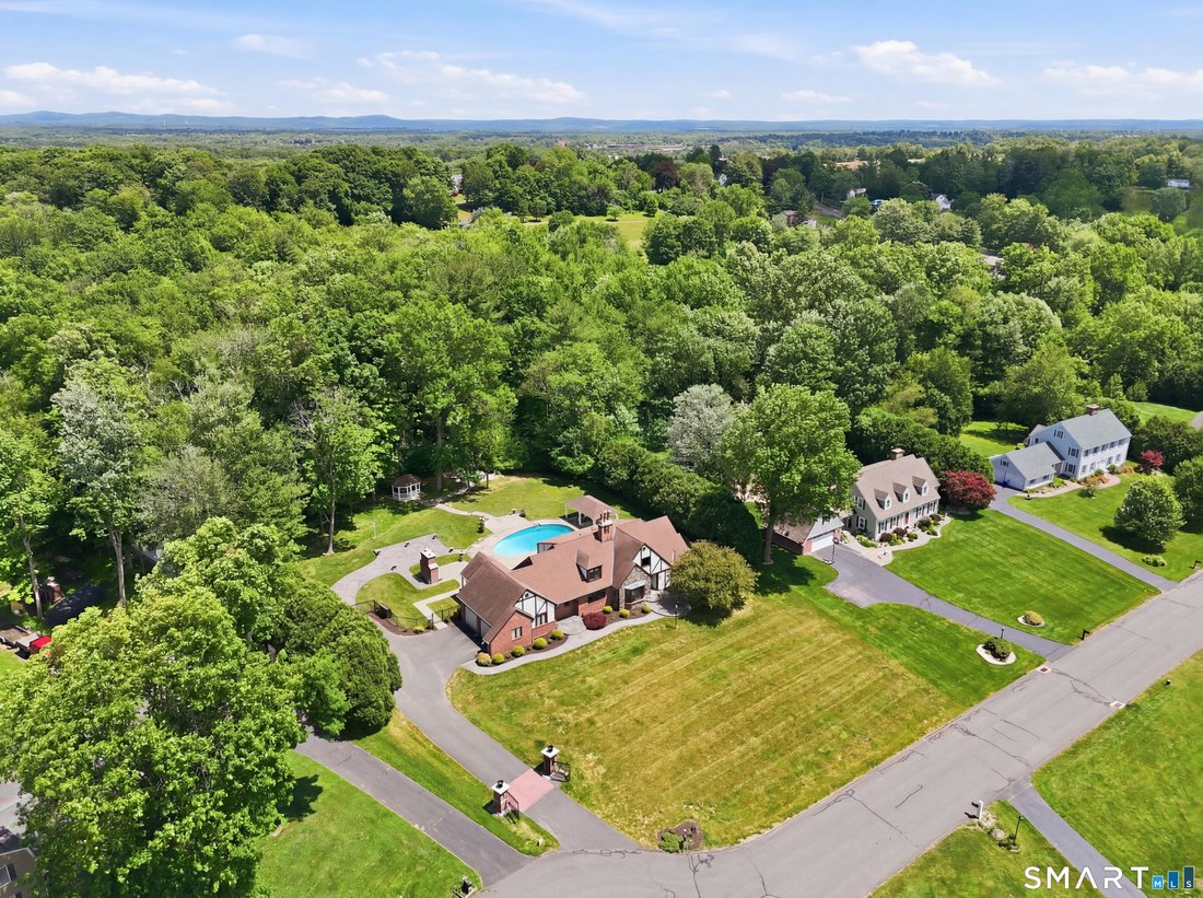 House in Suffield, Connecticut, United States 4 - 18193158