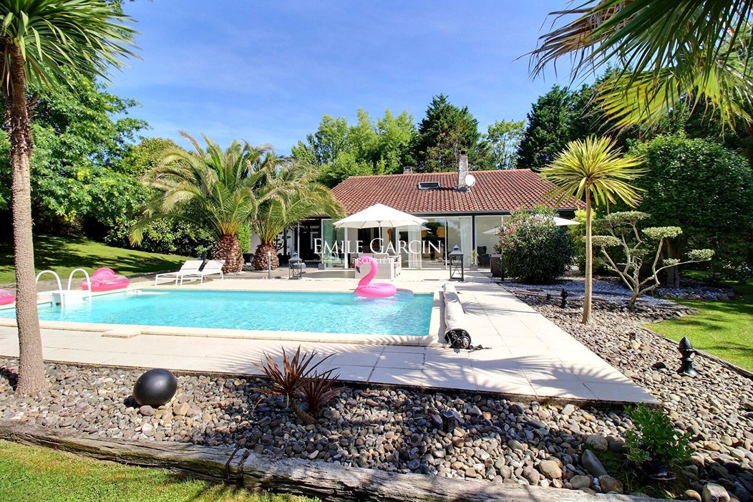 Villa in Arcangues, Nouvelle-Aquitaine, France 1 - 17564718