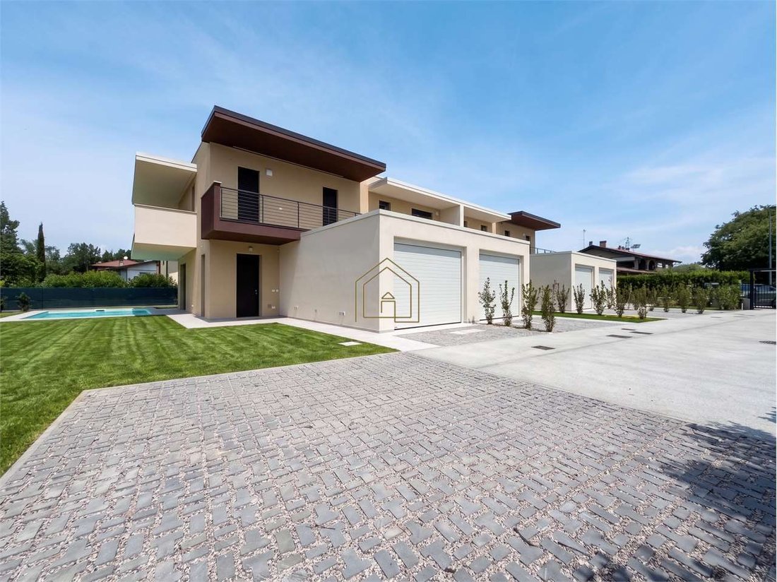 Villa in Rivoltella, Desenzano del Garda, Lombardy 3 - 15690353