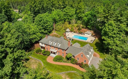 House in Bedford, New Hampshire, United States 1