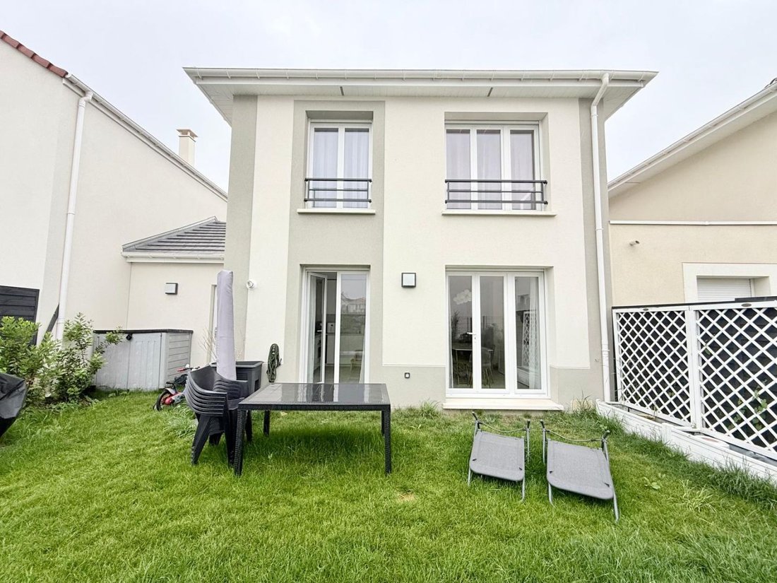 House in Village Doumer, Carrieres-sur-Seine, France 1 - 18192994