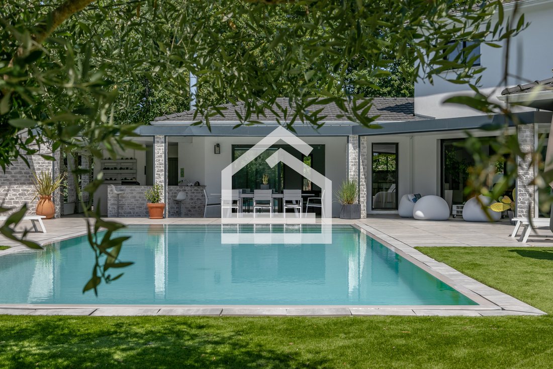 House in Saint-Aubin-de-Medoc, Nouvelle-Aquitaine, France 3 - 18192830