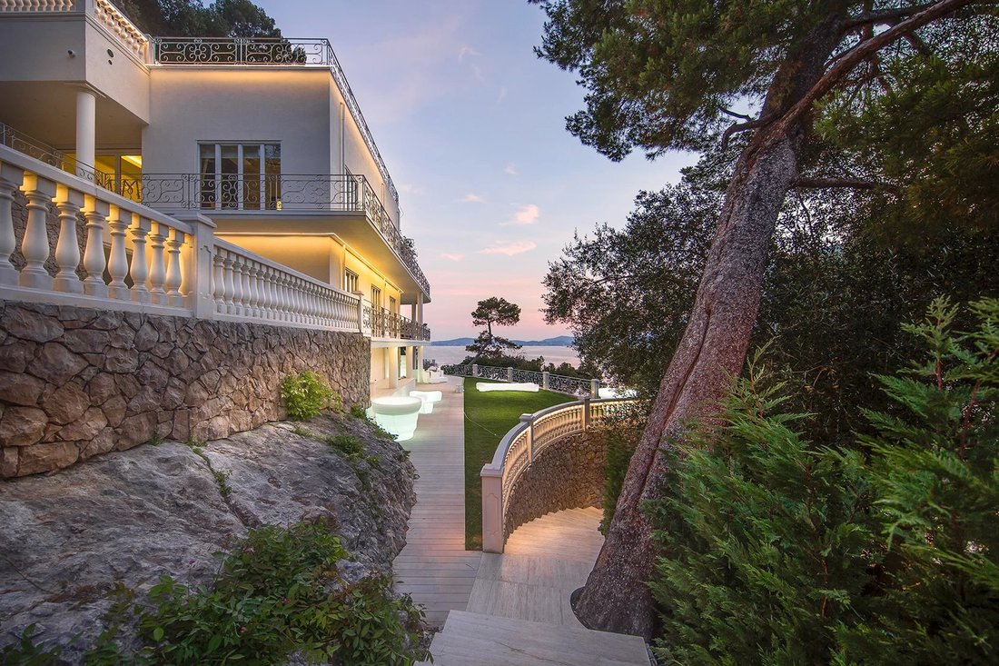 Villa in French Riviera, Provence-Alpes-Côte d'Azur, France 3 - 18188125