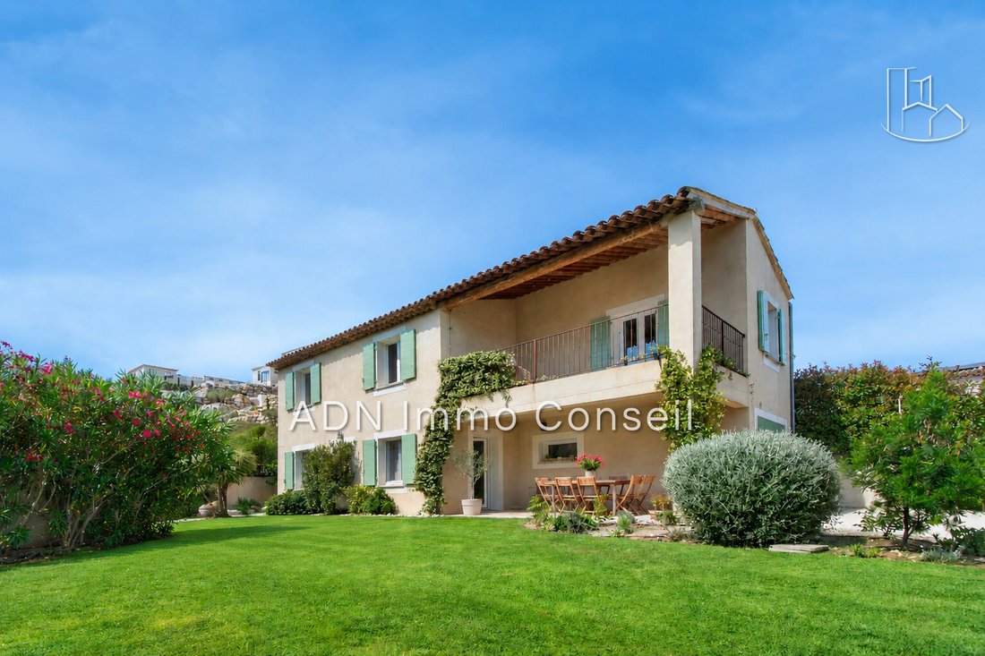 Villa in Mallemort, Provence-Alpes-Côte d'Azur, France 1 - 18189331