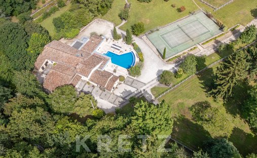 Estate in Carignan-de-Bordeaux, Nouvelle-Aquitaine, France 1