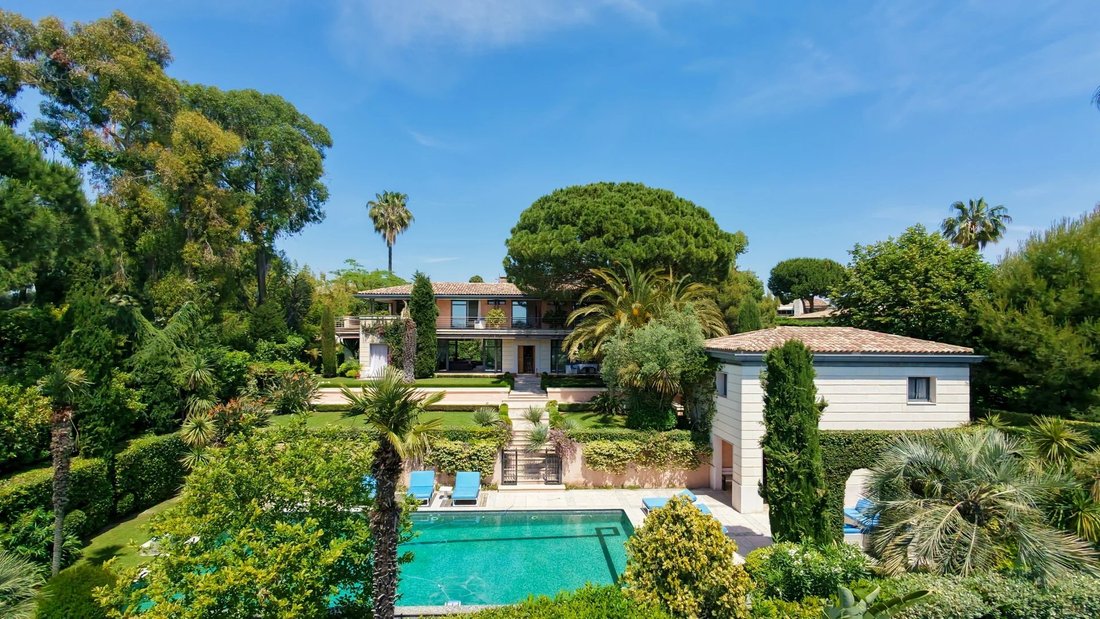 Villa in Antibes, Provence-Alpes-Côte d'Azur, France 1 - 18188120