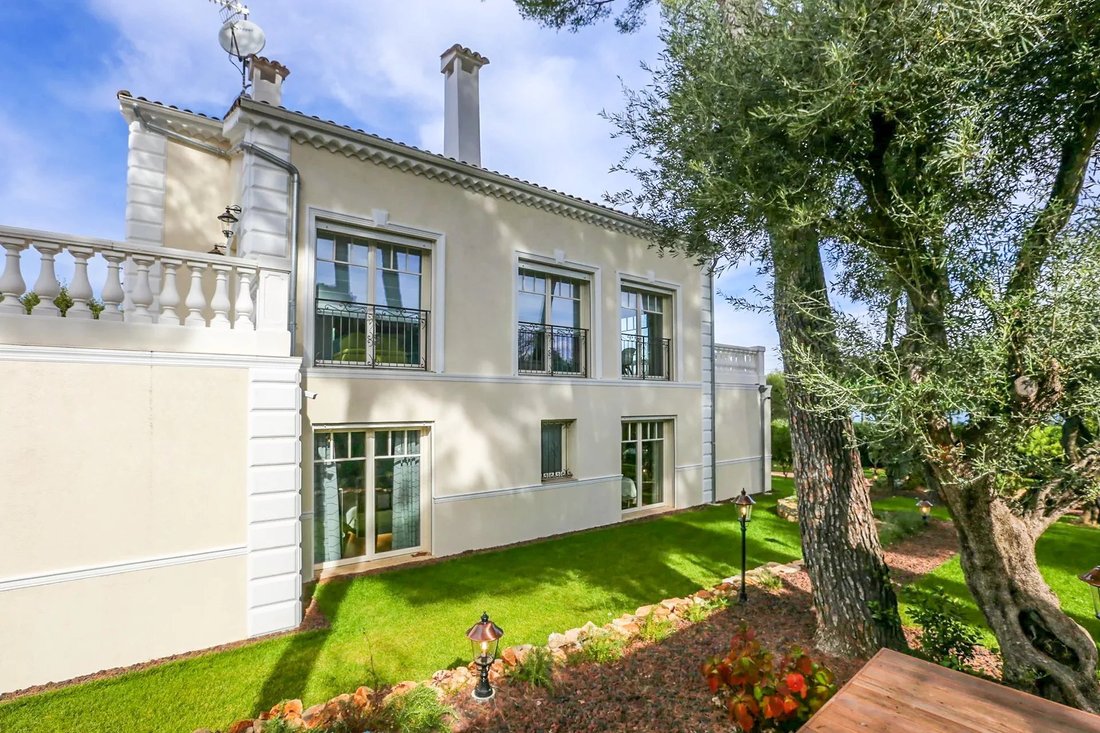 Villa in Antibes, Provence-Alpes-Côte d'Azur, France 3 - 18188115