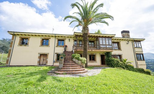 Villa in Pilona, Asturias, Spain 1