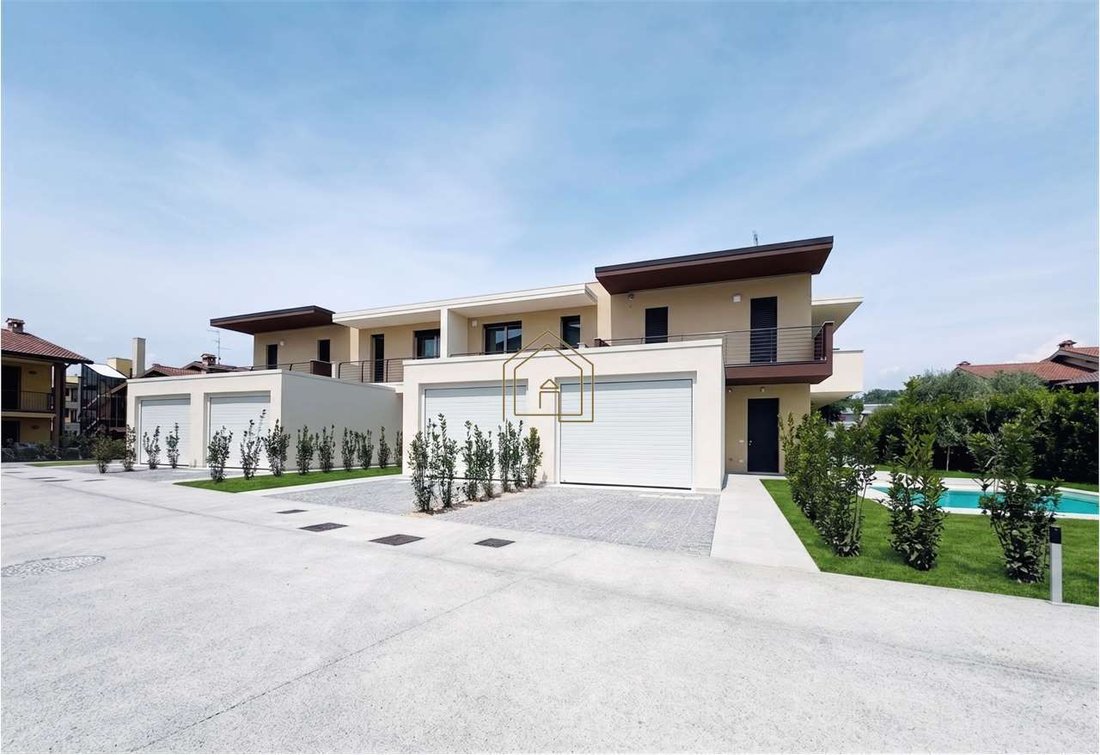 Villa in Rivoltella, Desenzano del Garda, Lombardy 4 - 15690353