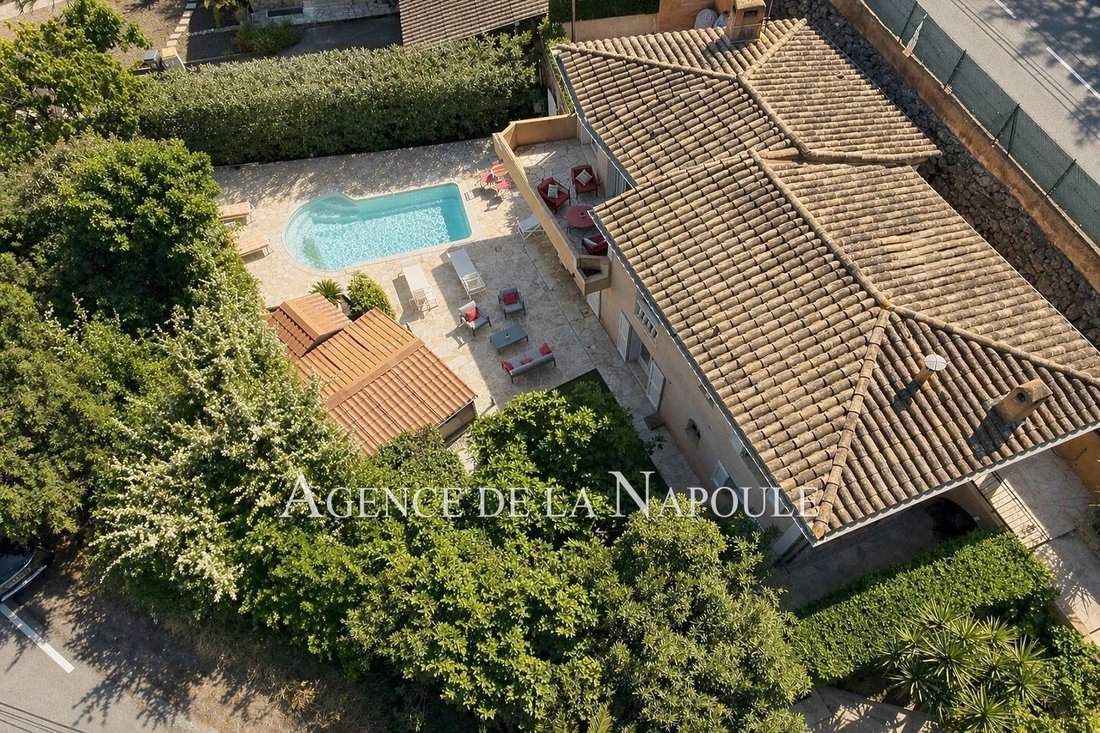 Villa in Le Cottage, Mandelieu-la-Napoule, France 1 - 17796962