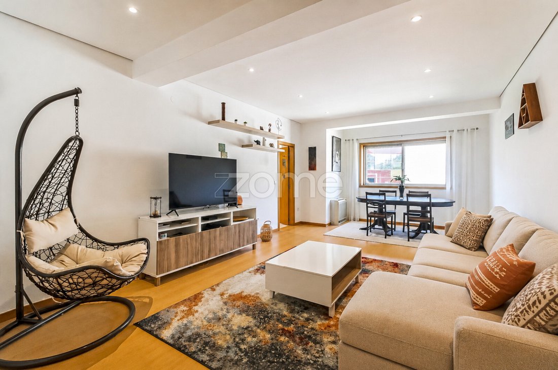 Apartment in Lordelo do Ouro e Massarelos, Porto District, Portugal 1 - 18195024